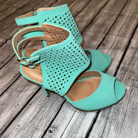 Cute Heels - Picture 4 of 10